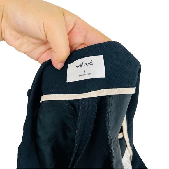 Stylish Aritzia Wilfred Black Tie-Front Pant White
Striped Sided Trouser Size 8 - Picture 8 of 8